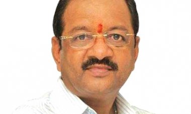 यात्री गण कृपया ध्यान दें... सांसद गोपाल शेट्टी ने नई एलएचबी कोच वाली ट्रेन "फ्लाइंग रानी" को हरी झंडी दिखाकर किया रवाना