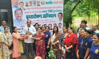 श्री दत्तगुरु संघर्ष उद्यान समिति के पौधारोपण कार्यक्रम में पहुंचे सांसद गोपाल शेट्टी ...