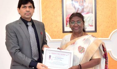 राष्ट्रपति द्रौपदी मुर्मू ने की डॉ. योगेश दुबे के राष्ट्रहित के कार्यों की प्रशंसा