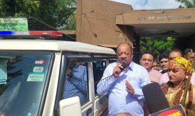 सांसद गोपाल शेट्टी के प्रयासों से कांवड़ यात्रियों का मंडपेश्वर गुफा स्थित शिव मंदिर पर "हर हर बम बम"