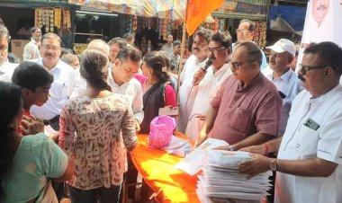 पूर्व नगरसेवक कमलेश यादव द्वारा आयुष्मान भारत कार्ड और नोटबुक वितरण कार्यक्रम का आयोजन ...