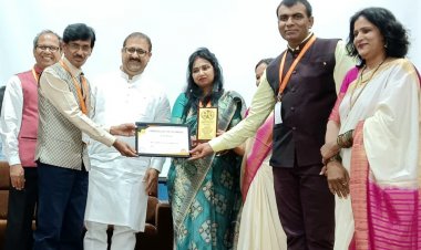 NAGPUR : ऑरेंज सिटी आईकॉन अवार्ड से डा. नम्रता आनंद हुईं सम्मानित