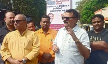 कांदिवली में विभिन्न विकास कार्यों के लिए पूर्व नगरसेवक कमलेश यादव ने किया भूमि पूजन ...