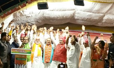 MP Election मुख्यमंत्री शिवराज सिंह चौहान के साथ चुनावी जनसभा में शामिल हुए भाजपा नेता कृपाशंकर सिंह