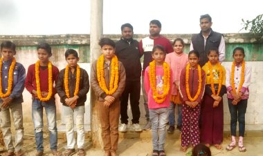 Jaunpur : प्राथमिक विद्यालय के होनहार विद्यार्थियों का  सम्मान किया गया