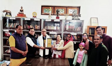 तिमंजिला मुफ्त पुस्तकालय का निर्माण कराने वाले पूर्व पुलिस महानिरीक्षक बी पी त्रिपाठी को अपना पूर्वांचल महासंघ ने दिया "पूर्वांचल गौरव सम्मान"