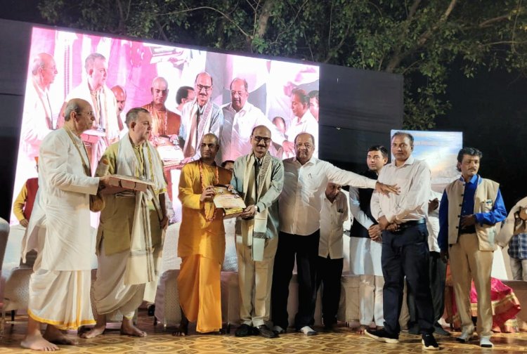 गीता जयंती के अवसर पर सांसद गोपाल शेट्टी ने वरिष्ठ पत्रकार अमित मिश्रा को किया सम्मानित