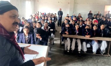 Jaunpur में साइबर अपराध और बचाव विषयक जागरूकता पर विशेष सतर्कता व्याख्यान