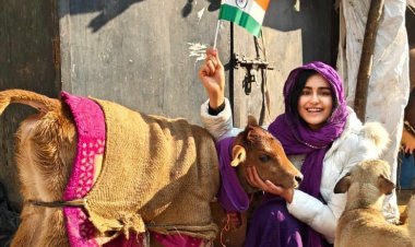 Adah Sharma celebrates Republic Day in Kankhal in Haridwar with her animal friends 