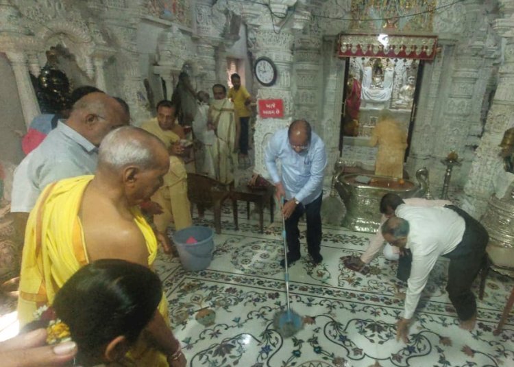 मालाड और कांदिवली के विभिन्न मन्दिरों में सांसद गोपाल शेट्टी द्वारा 'मंदिर स्वच्छता अभियान'