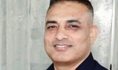 कविता : शब्दों को भी खिलखिलाना चाहिए