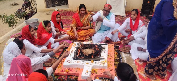 Jaunpur : बसंत पंचमी पर तिलवारी में हुआ सरस्वती त्रिकुंडी यज्ञ