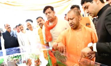 GORAKHPUR में सीएम योगी आदित्यनाथ द्वारा 1,878 करोड़ लागत की 76 जनोपयोगी विकास परियोजनाओं का लोकार्पण-शिलान्यास