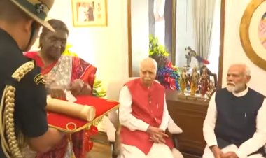 राष्ट्रपति द्रौपदी मुर्मु ने वरिष्ठ भाजपा नेता लालकृष्ण आडवाणी के निवास स्थान पर जाकर उन्हें प्रदान किया "भारत रत्न"