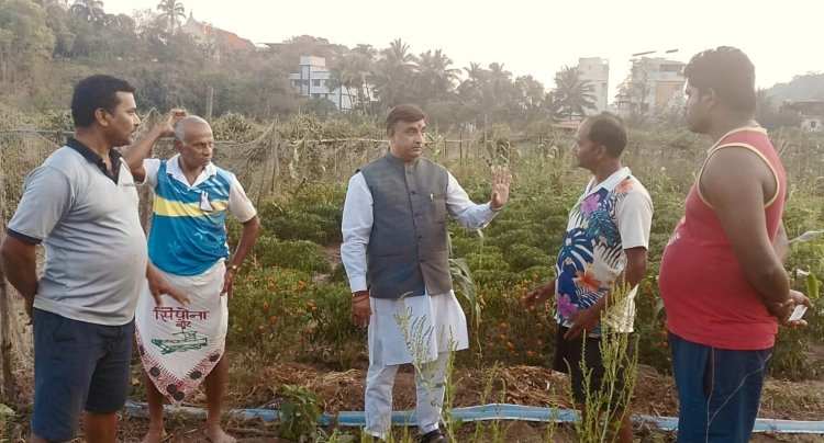 BJP महाराष्ट्र प्रदेश प्रवक्ता शैलेश पांडे ने उत्तन जाकर किसानों से की मुलाकात