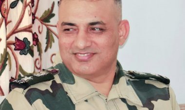 कविता : ये होती है फौज ...