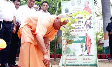 सीएम योगी आदित्यनाथ द्वारा विश्व पर्यावरण दिवस के अवसर पर पौधारोपण