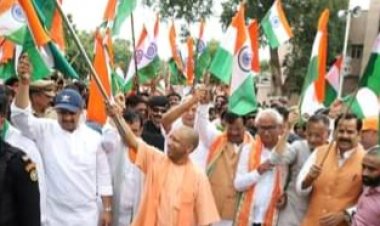 लखनऊ में बाइक तिरंगा यात्रा का मुख्यमंत्री योगी आदित्यनाथ ने किया शुभारंभ