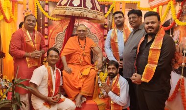 जगद्गुरु शंकराचार्य श्री प्रज्ञानानंद सरस्वती जी महाराज के दर्शनार्थ भक्तोँ की उमड़ी भीड़ 