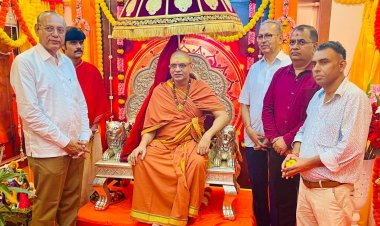 शंकराचार्य का दर्शन करने पहुंचे मुम्बई के गणमान्य व्यवसायी