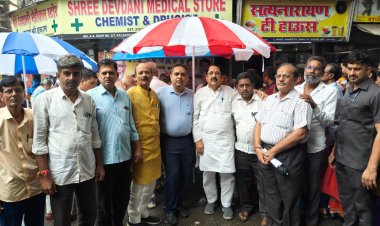 मूसलाधार बारिश के बावजूद कालबादेवी में भारी संख्या में लोगों ने सुनी प्रधानमंत्री के "मन की बात"