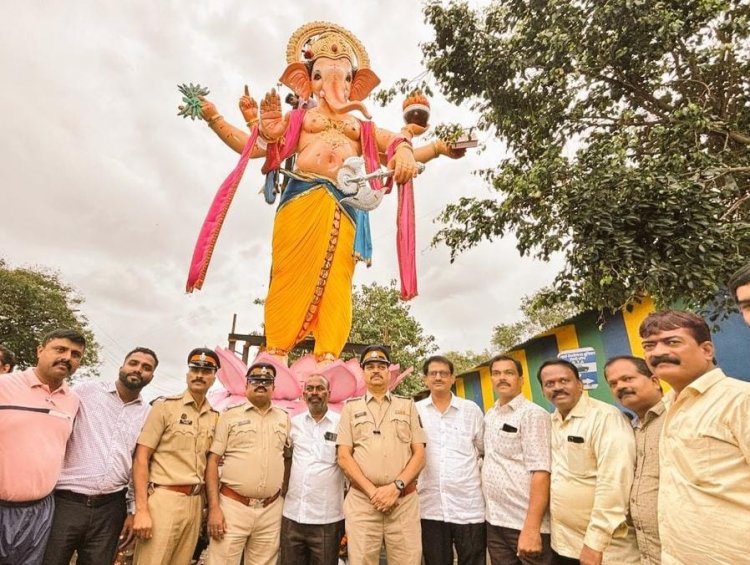 साकीनाका के विघ्नहर्ता की दिव्य मूर्ति का भव्य जुलूस के साथ आगमन हुआ