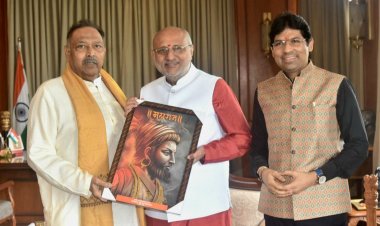 महाराष्ट्र के राज्यपाल सीपी राधाकृष्णन से पूर्व विधायक घनश्याम दुबे ने की सदिक्षा भेंट