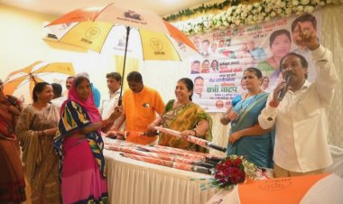 BJP :  दहिसर के वरिष्ठ नागरिकों में छाता वितरण के लिए कार्यक्रम का आयोजन....