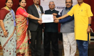 NAAC द्वारा 'ए ग्रेड' प्रदान किये जाने पर श्री एल आर तिवारी डिग्री कॉलेज में जश्न का माहौल !