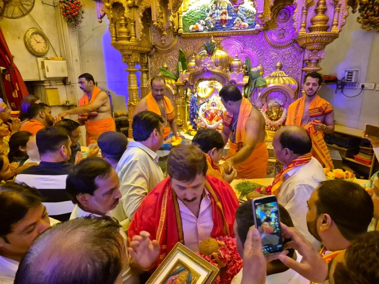 Jaunpur के पूर्व सांसद धनंजय सिंह ने सिद्धिविनायक मन्दिर जाकर किया दिव्य मूर्ति का दर्शन