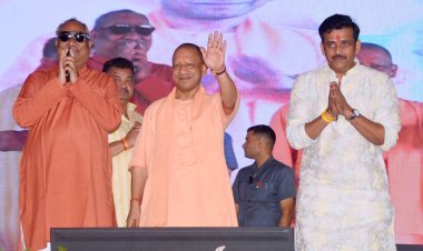 CM योगी ने वनटांगिया गांव जंगल तिनकोनिया नंबर तीन में मनाई दीपावली