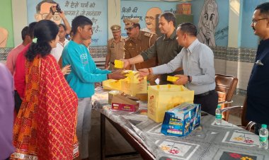 CM Yogi के निर्देश पर अधिकारियों ने बच्चों संग जलाए दीप : महिला एवं बाल गृहों में दिखी दीपावली की रौनक