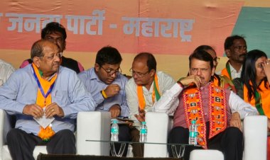 मालाड के महायुती उम्मीदवार विनोद शेलार की प्रचार सभा में पहुंचे देवेंद्र फड़वणीस, राम नाईक तथा गोपाल शेट्टी