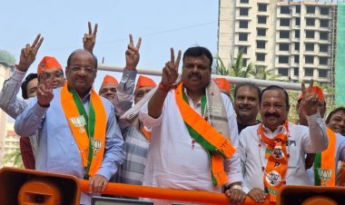 महायुती प्रत्याशी के प्रचार रथ पर सवार होकर गोपाल शेट्टी ने संजय उपाध्याय को बहुमत से जिताने की जनता से की अपील