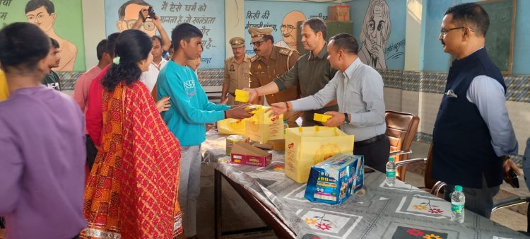 CM Yogi के निर्देश पर अधिकारियों ने बच्चों संग जलाए दीप : महिला एवं बाल गृहों में दिखी दीपावली की रौनक