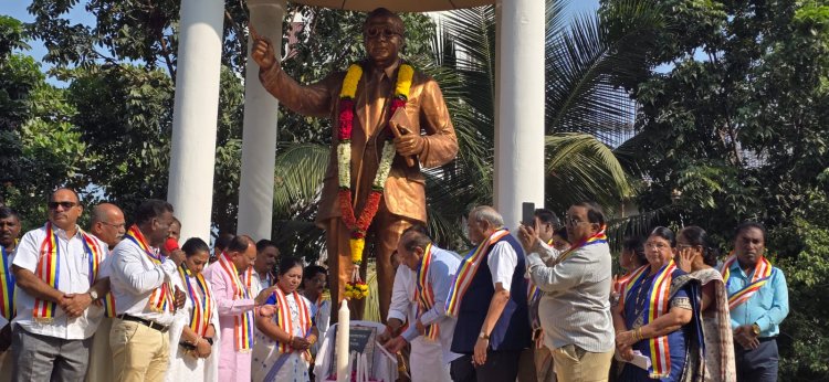 संविधान गौरव दिवस पर डॉ. बाबा साहेब आंबेडकर की प्रतिमा पर माल्यार्पण कर जनसेवक गोपाल शेट्टी ने किया नमन