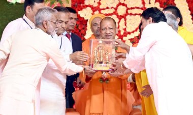 श्री अयोध्या धाम में अष्टोत्तरशत 108 श्रीमद्भागवत पाठ, पंच नारायण महायज्ञ में शामिल हुए सीएम योगी