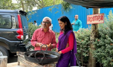 अभिनेत्री अश्विनी चवरे हिने ‘जिलबी’ चित्रपटाच्या सेटवर बनवली जिलेबी