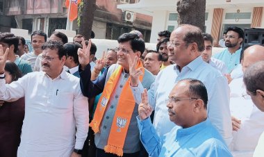 विधानसभा चुनाव में "दिल्ली फतह" के बाद उत्तर मुंबई भाजपा द्वारा लोक कल्याण कार्यालय पर  "विजय जल्लोष"