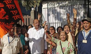 महाकुंभ जा रहे 300 श्रद्धालुओं के जत्थे को पूर्व सांसद गोपाल शेट्टी ने भगवा ध्वज दिखाकर किया रवाना