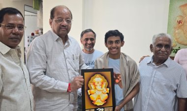 दसवीं की परीक्षा में 99.20 प्रतिशत अंक लानेवाले छात्र राजस भांगे को पूर्व सांसद गोपाल शेट्टी ने किया सम्मानित