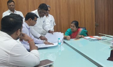 लंबित विकास कार्यों पर चर्चा : म्हाडा के मुख्य अधिकारी संग विधायक मनिषा ताई चौधरी की बैठक