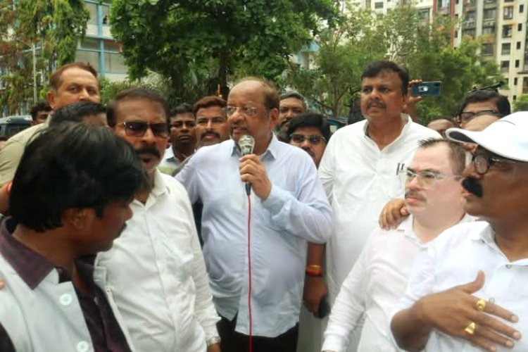 Big Breaking पूर्व सांसद गोपाल शेट्टी के प्रयासों से टल गई केतकीपाड़ा की तोड़क कार्रवाई : पर्यायी जगह देने के बाद ही कार्रवाई पर बनी सहमति !