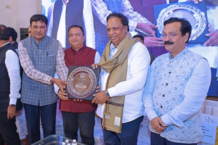मुम्बई हिंदी पत्रकार संघ द्वारा "हिंदी सेवी सम्मान समारोह " का भव्य आयोजन