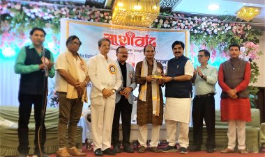 मुंबई के सभी पक्षों को उजागर करती राजेश विक्रांत की पुस्तक 'आमची मुंबई-2' का विमोचन हुआ