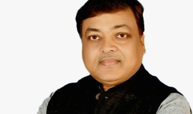 मुम्बई की एसी लोकल ट्रेनों में भी छात्रों को मिले विशेष रियायत : डाक्टर मनोज दुबे ने रेलमंत्री को लिखा पत्र