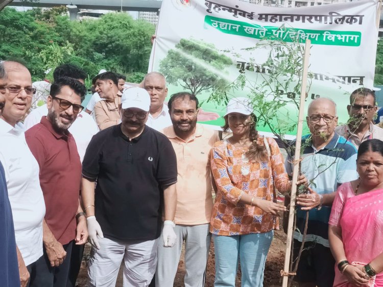 गोरेगांव की आरे कॉलोनी में "एक पेड़ शहीदों की स्मृति में"