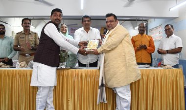 "परिवर्तन फाउंडेशन" का  नोटबुक वितरण एवं रत्न सम्मान समारोह संपन्न