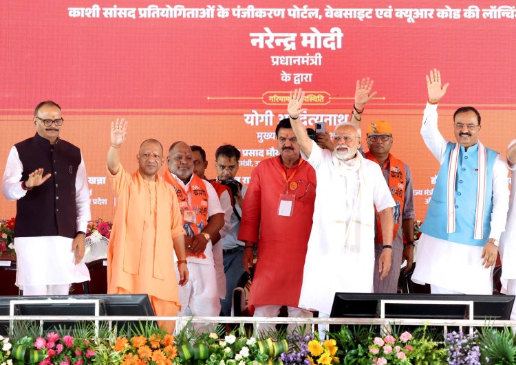 पीएम नरेन्द्र मोदी एक दिवसीय दौरे पर पहुंचे अपने संसदीय क्षेत्र वाराणसी : सेवापुरी के बनौली गांव में विशाल जनसभा को किया संबोधित