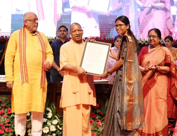 CM योगी ने कहा "पहले जहां योजनाएं नहीं पहुंच पाती थीं, आज वहां तक नौकरी पहुंच रही है"